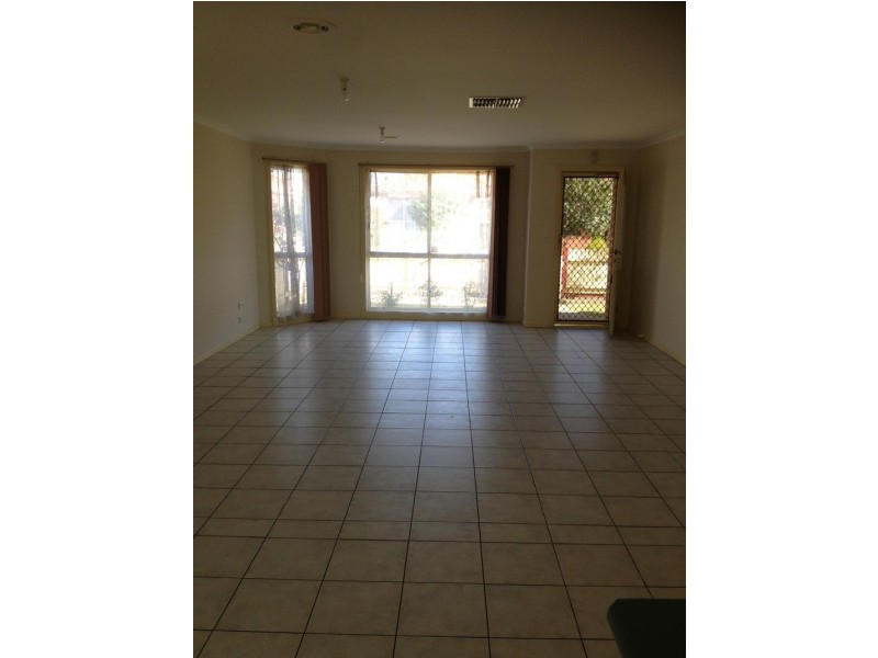 82 Lee St, Deer Park VIC 3023