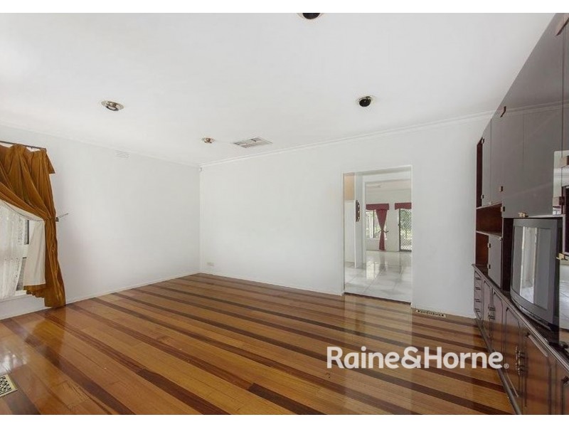 82 Power Street, St Albans VIC 3021