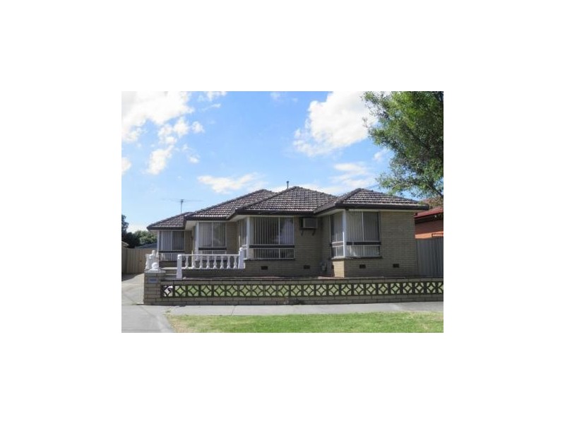 8 Fernlea Court, Sunshine West VIC 3020