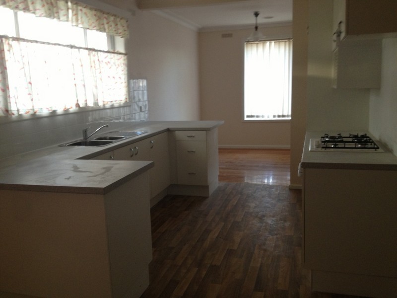1 Burgundy Crescent, St Albans VIC 3021