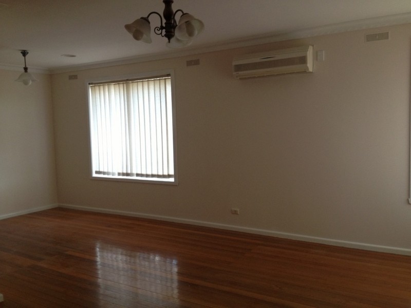 1 Burgundy Crescent, St Albans VIC 3021