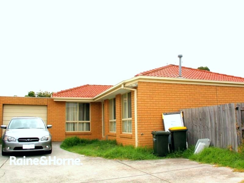 2 /10 GLYNDON AVENUE, St Albans VIC 3021