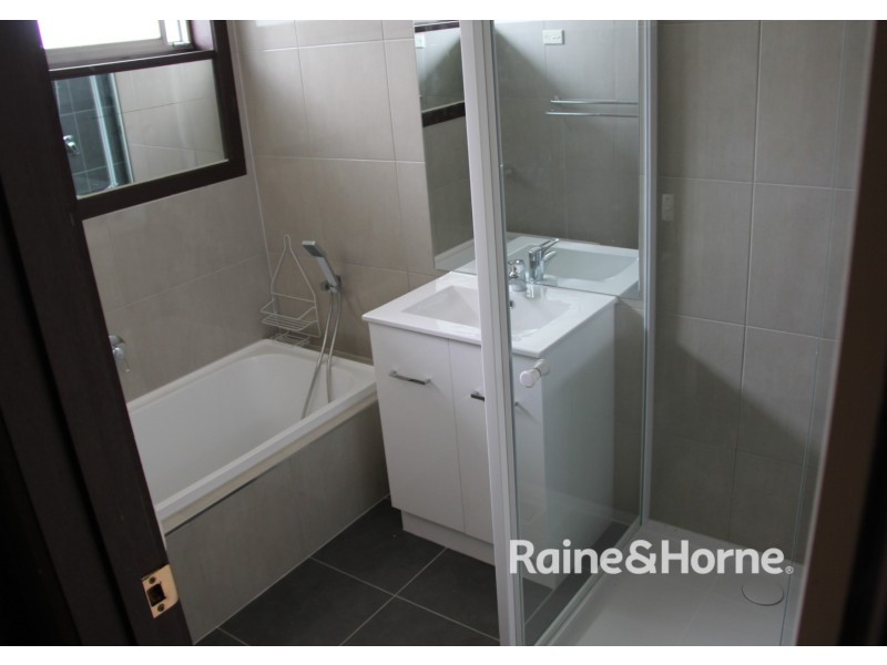 5 Chester Cres, Deer Park VIC 3023