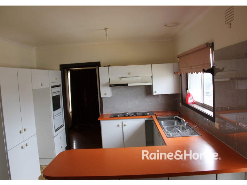 5 Chester Cres, Deer Park VIC 3023