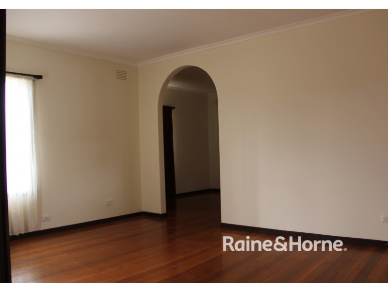 5 Chester Cres, Deer Park VIC 3023