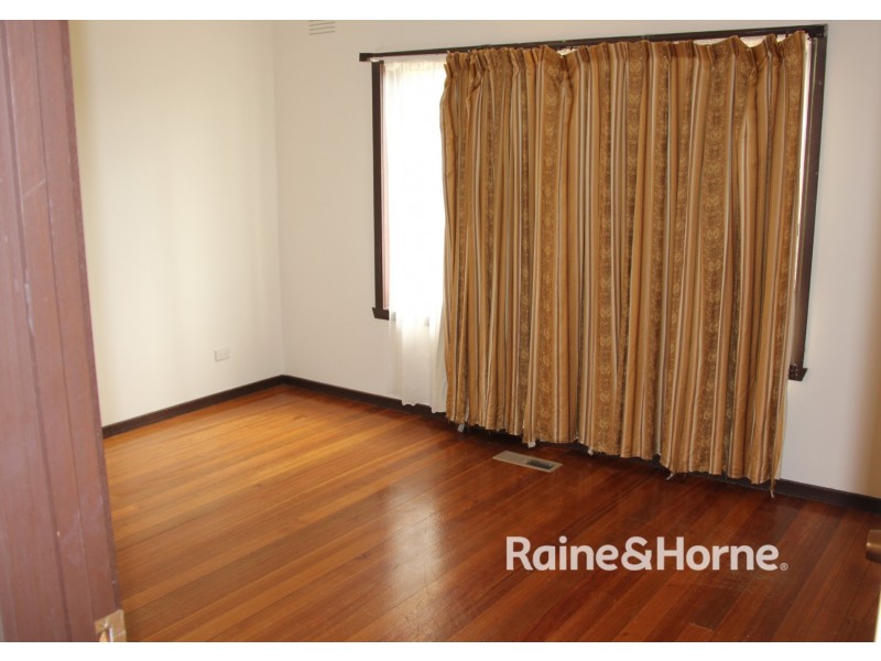 5 Chester Cres, Deer Park VIC 3023