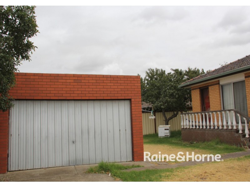 5 Chester Cres, Deer Park VIC 3023