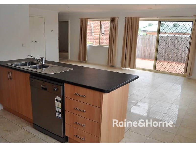 2/43 Glyndon Avenue, St Albans VIC 3021