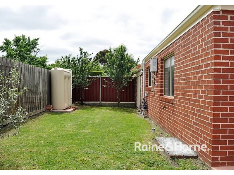 2/43 Glyndon Avenue, St Albans VIC 3021