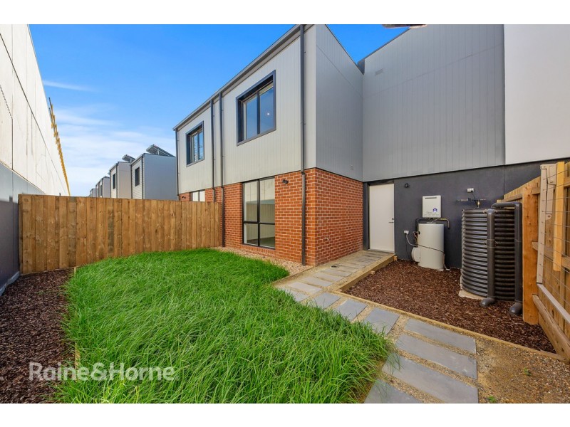 12 Montgomery Court, St Albans VIC 3021