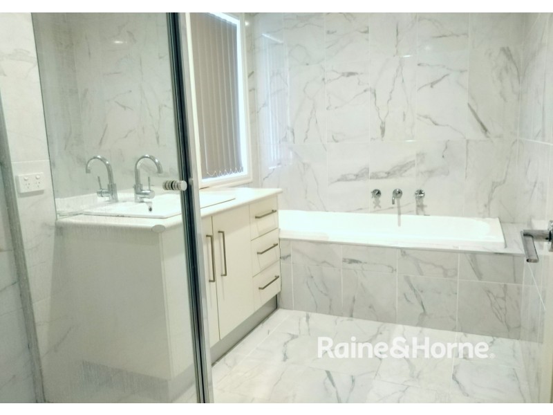 2 /19 Curtin Street, St Albans VIC 3021