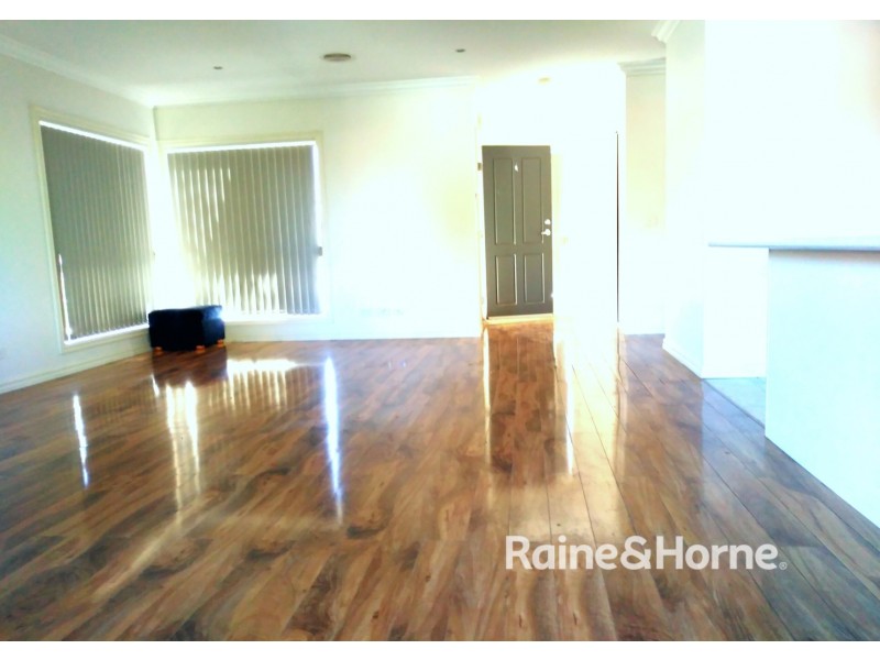 2 /19 Curtin Street, St Albans VIC 3021