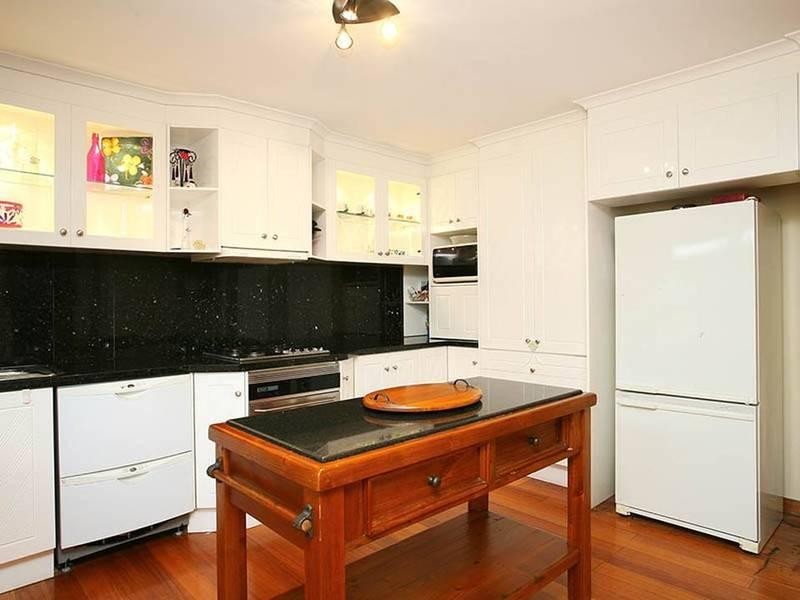 4 Wattle Ave, Kings Park VIC 3021