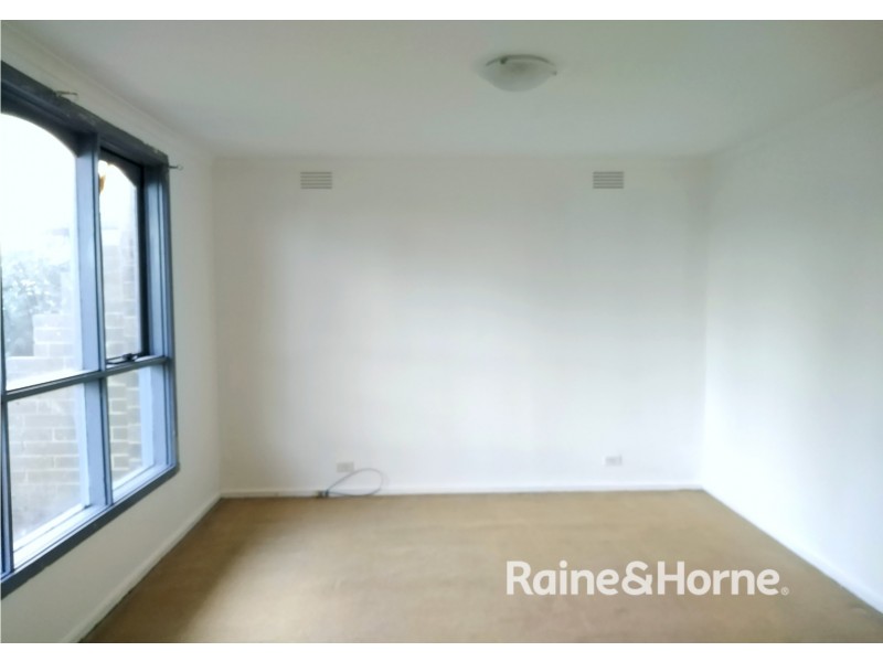 78 East Esplanade, St Albans VIC 3021