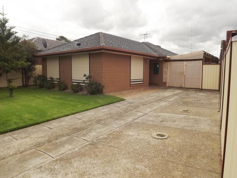 8 Orion Avenue, St Albans VIC 3021