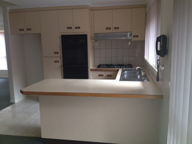 8 Kiparra Close, St Albans VIC 3021