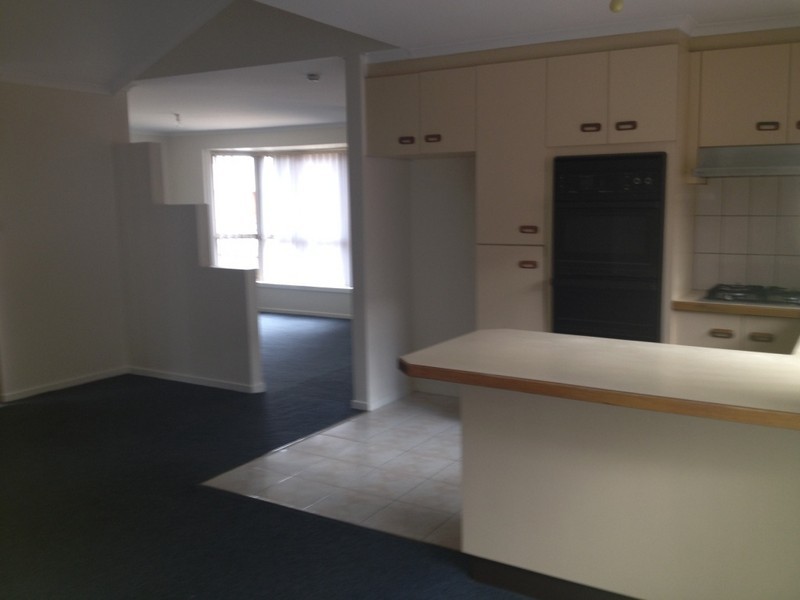 8 Kiparra Close, St Albans VIC 3021