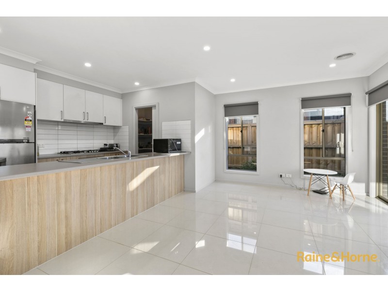 4 NEON STREET, Point Cook VIC 3030