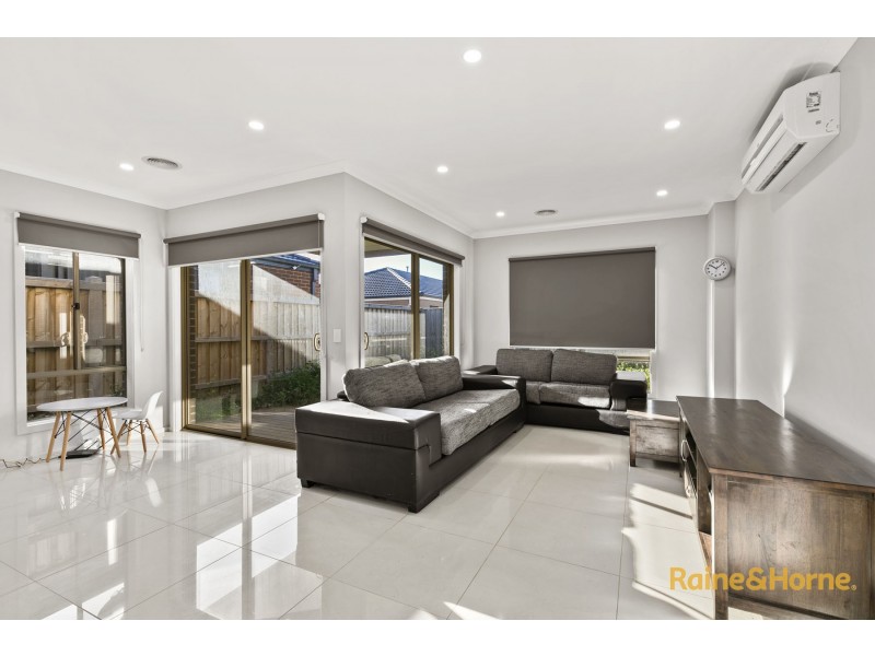 4 NEON STREET, Point Cook VIC 3030