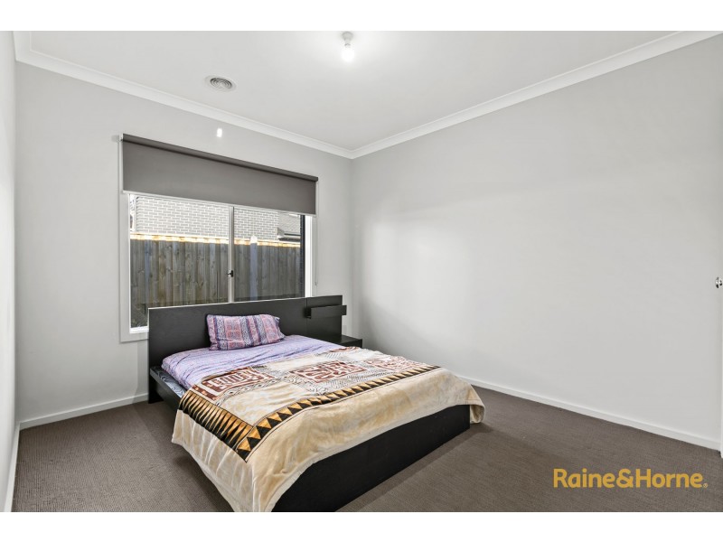 4 NEON STREET, Point Cook VIC 3030