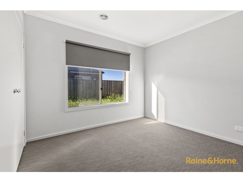 4 NEON STREET, Point Cook VIC 3030