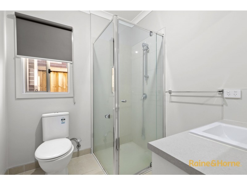 4 NEON STREET, Point Cook VIC 3030