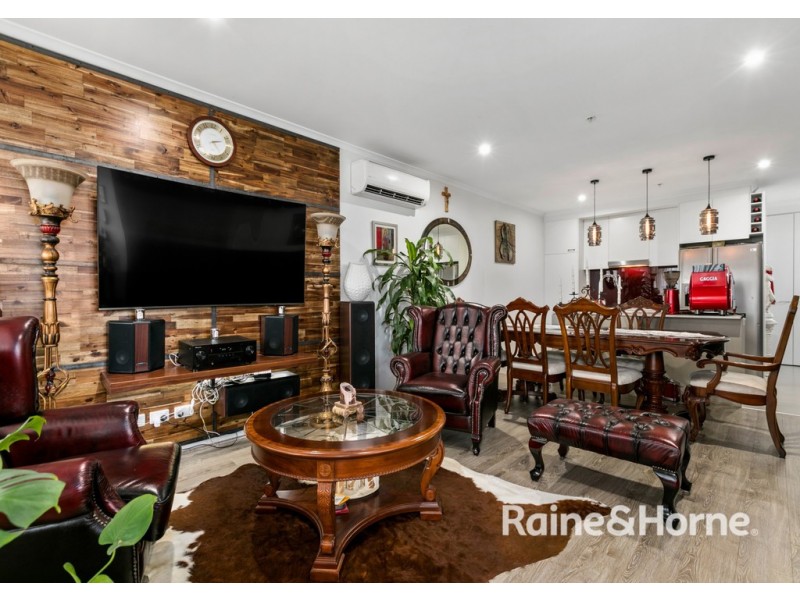 17/76 The Esplanade, Caroline Springs VIC 3023