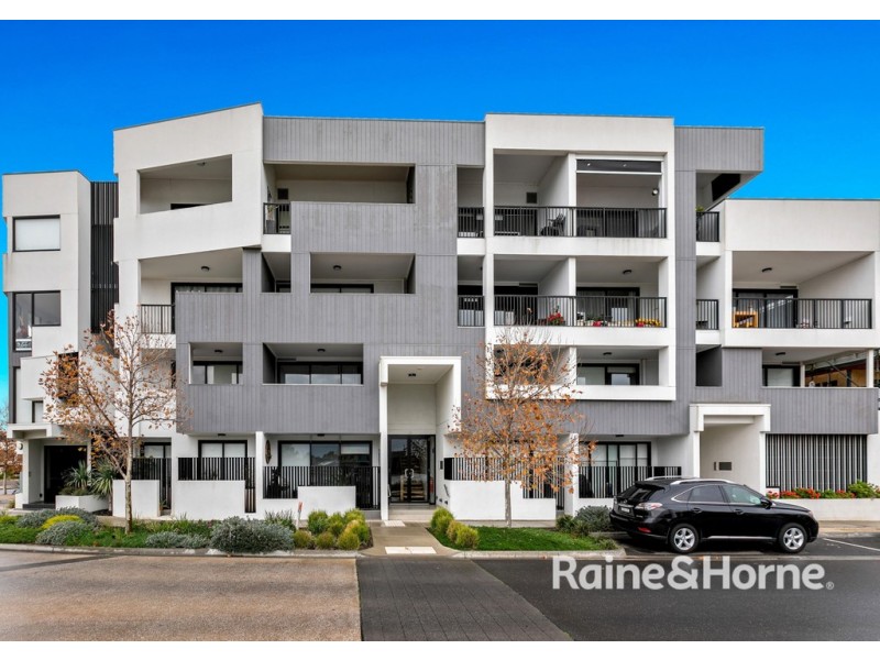 17/76 The Esplanade, Caroline Springs VIC 3023