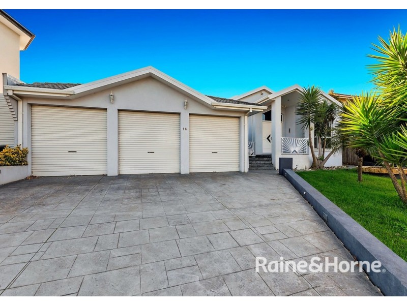 16 WHITELEY PARADE, Taylors Lakes VIC 3038