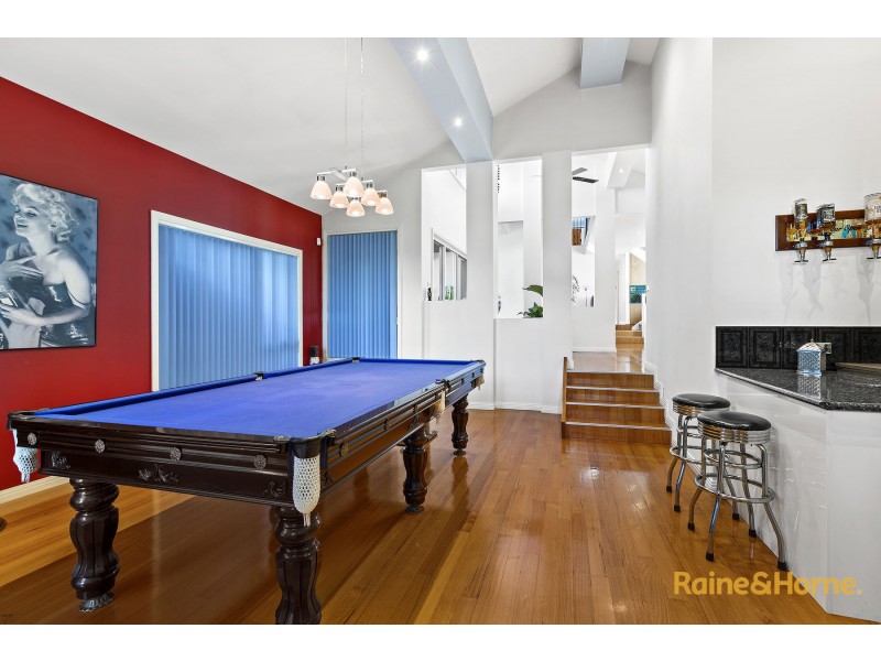 16 WHITELEY PARADE, Taylors Lakes VIC 3038