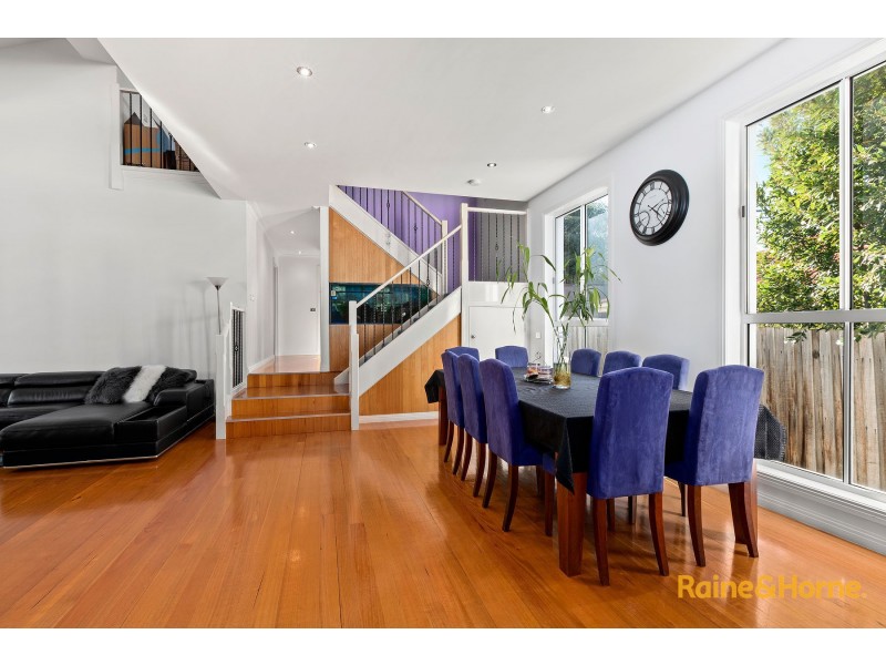 16 WHITELEY PARADE, Taylors Lakes VIC 3038