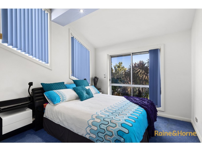 16 WHITELEY PARADE, Taylors Lakes VIC 3038