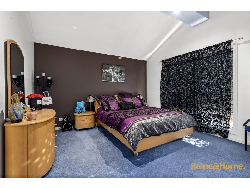 16 WHITELEY PARADE, Taylors Lakes VIC 3038