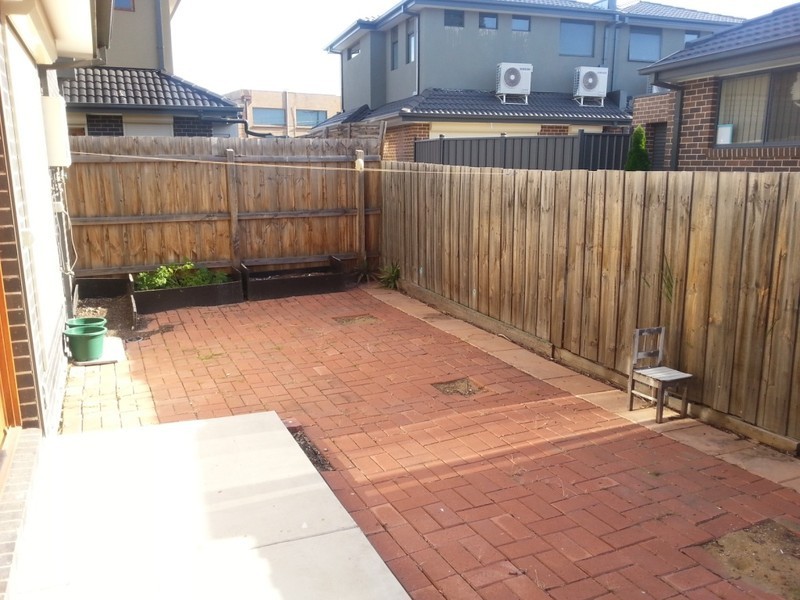 3/8 Albert Crescent, St Albans VIC 3021