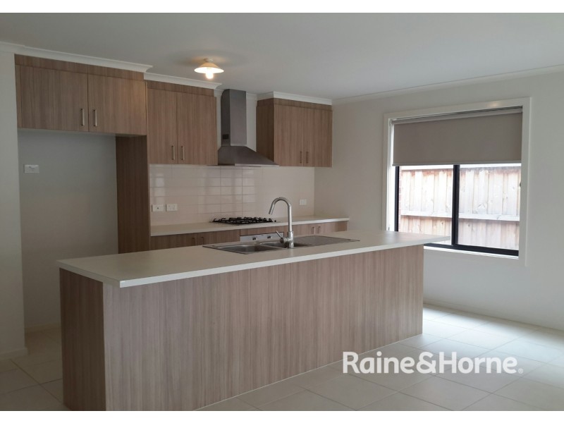 8 Gardener Drive, Point Cook VIC 3030