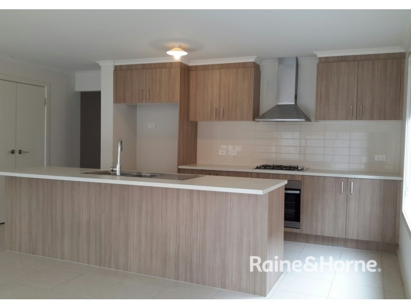 8 Gardener Drive, Point Cook VIC 3030