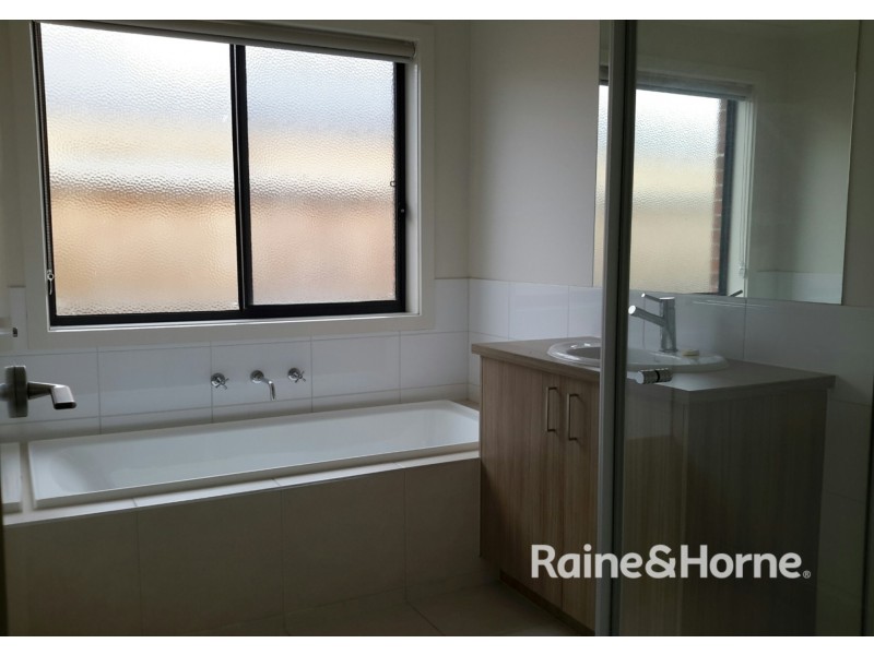 8 Gardener Drive, Point Cook VIC 3030