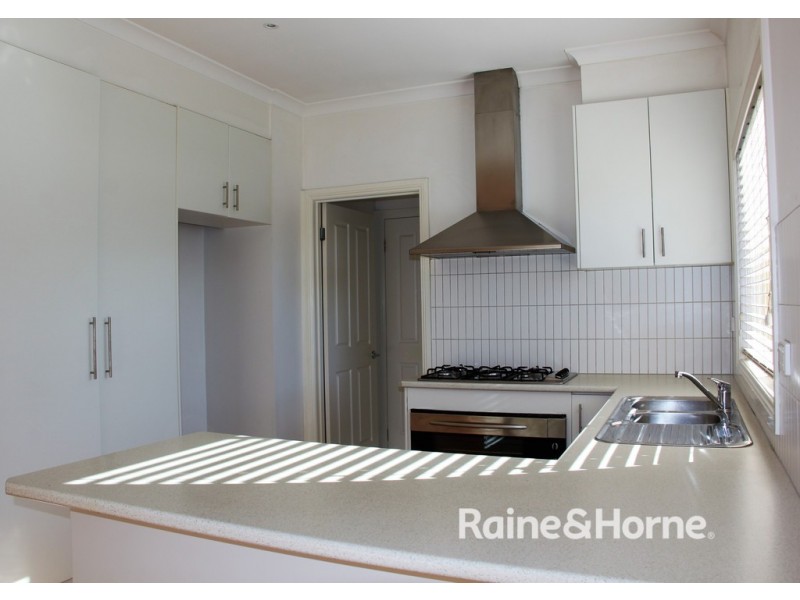 2/2 Breadalbane Court, Sydenham VIC 3037