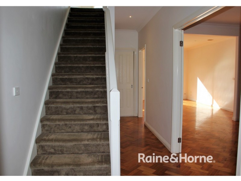 2/2 Breadalbane Court, Sydenham VIC 3037