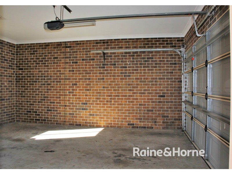 2/2 Breadalbane Court, Sydenham VIC 3037