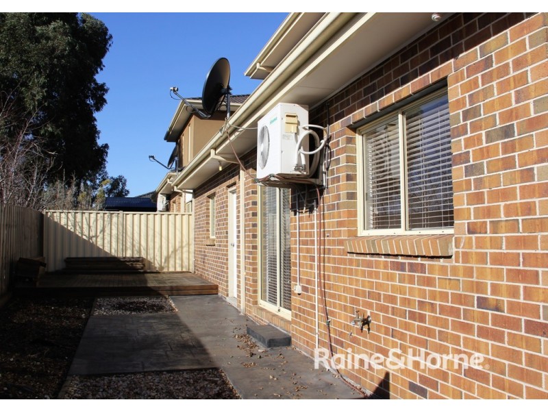 2/2 Breadalbane Court, Sydenham VIC 3037