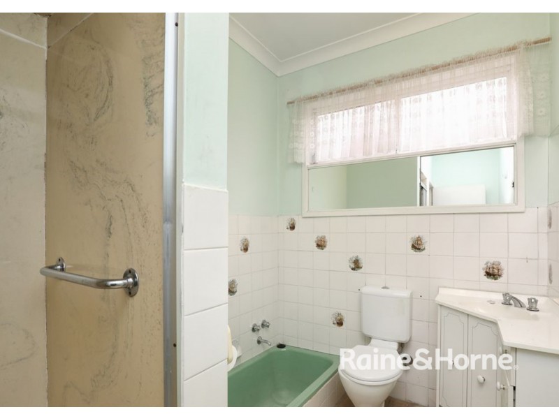 21 CATHCART STREET, Maidstone VIC 3012