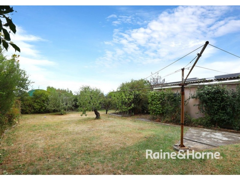 21 CATHCART STREET, Maidstone VIC 3012