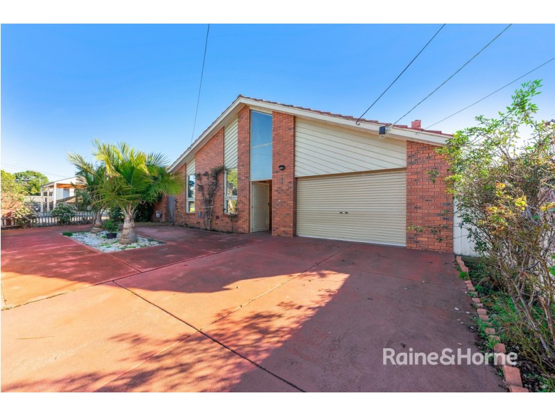 8 CAMDALE PARADE, St Albans VIC 3021