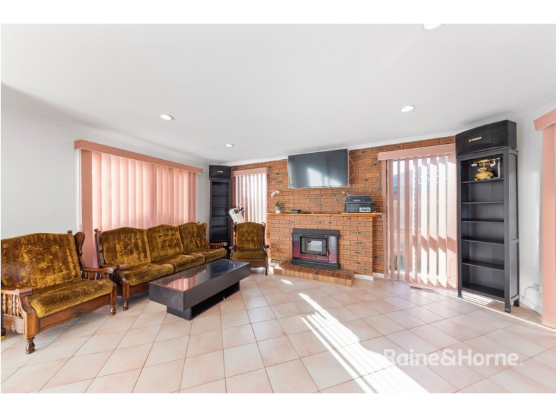 8 CAMDALE PARADE, St Albans VIC 3021