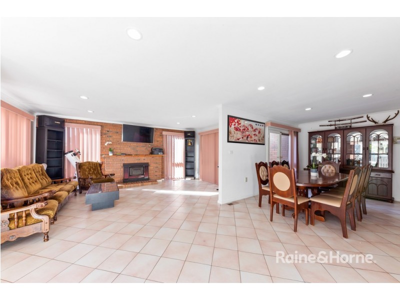 8 CAMDALE PARADE, St Albans VIC 3021