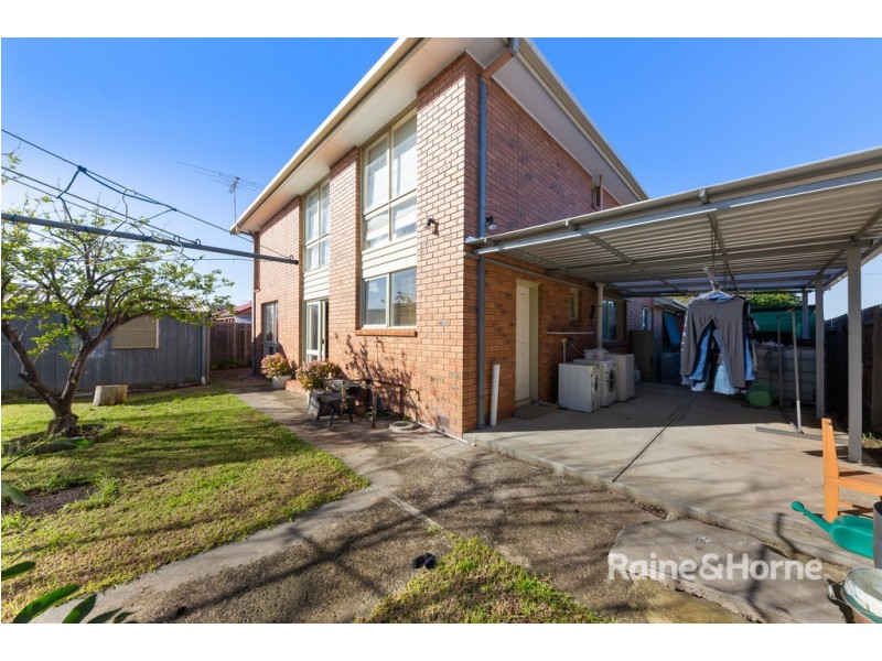 8 CAMDALE PARADE, St Albans VIC 3021