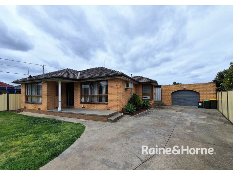 1 BENBURY CLOSE, St Albans VIC 3021