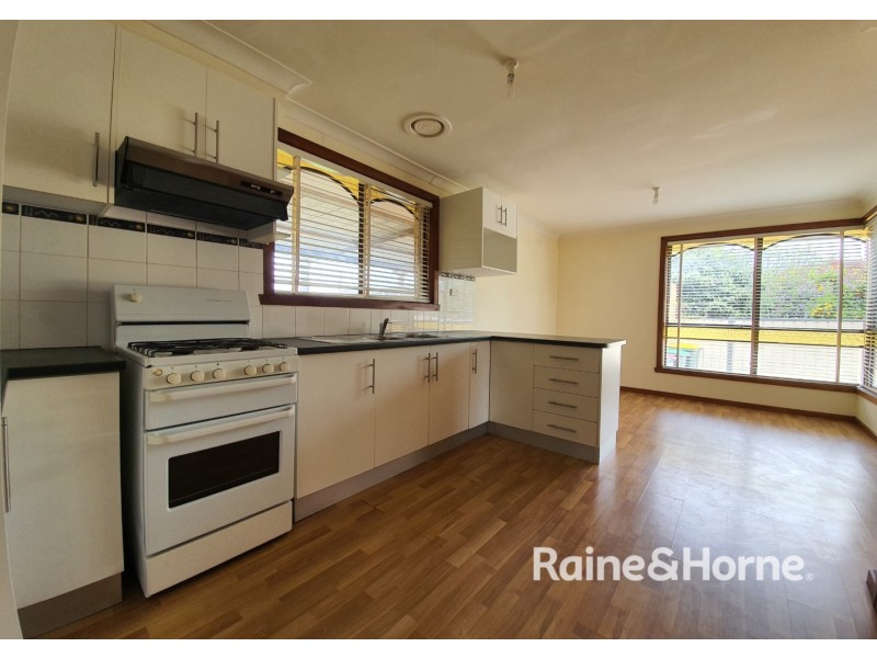 1 BENBURY CLOSE, St Albans VIC 3021