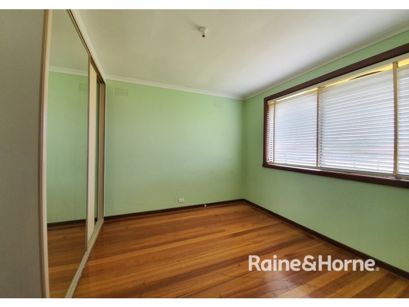 1 BENBURY CLOSE, St Albans VIC 3021